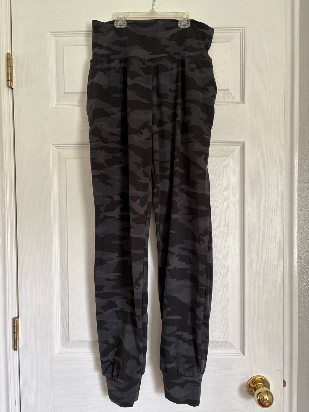 Athleta Women’s Camo Salutation Jogger Pants - Black & Gray size medium/tall